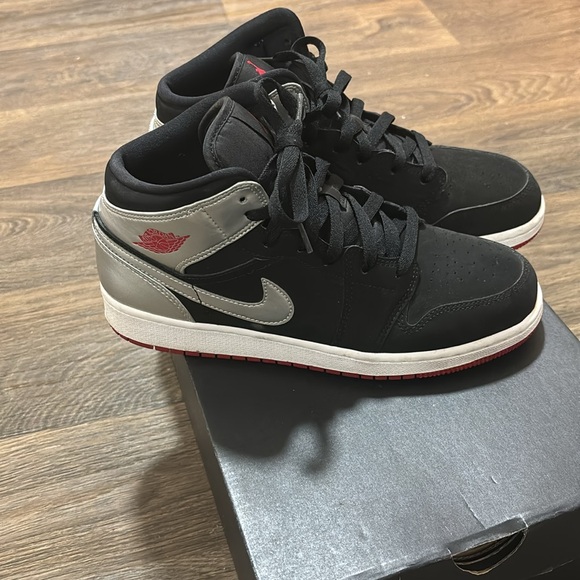 SOLD!! SIZE 7 Youth AIR JORDAN MID (GS) - Picture 2 of 7